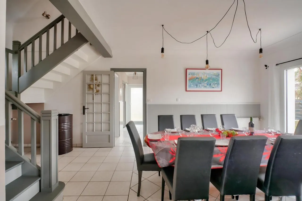 Holiday home Maison 5 Chambres Avec Acces Direct A La Plage Loctudy